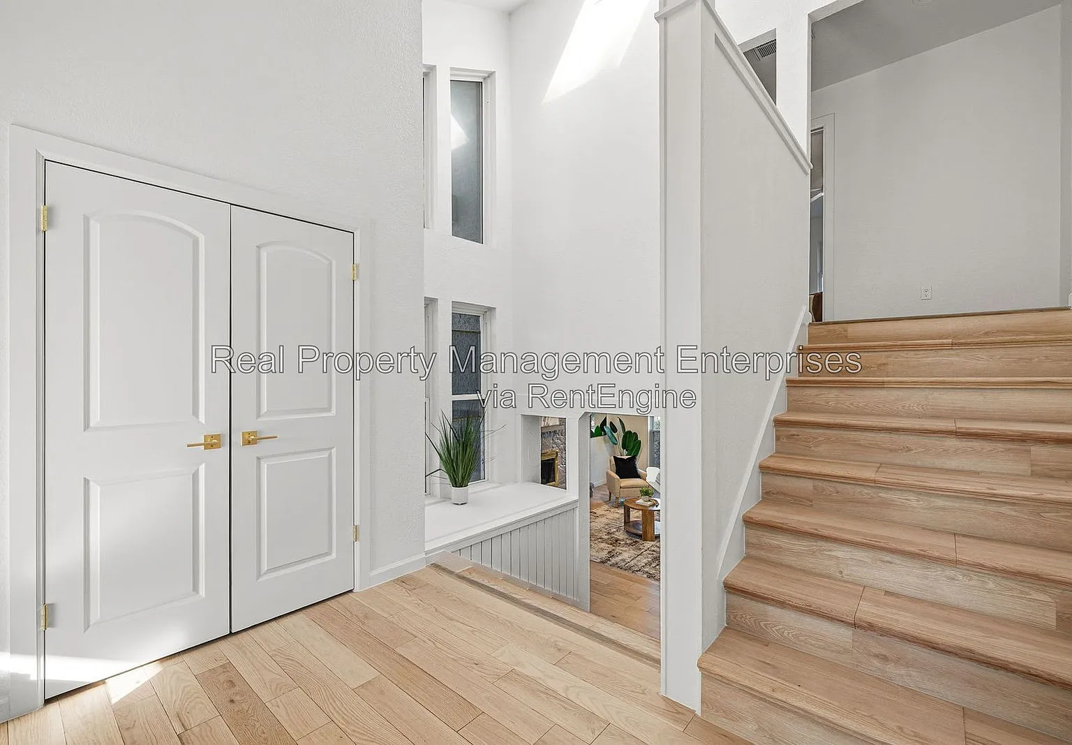 4 bed, 3.0 bath, 2850 sqft, $3,800 — Photo 3