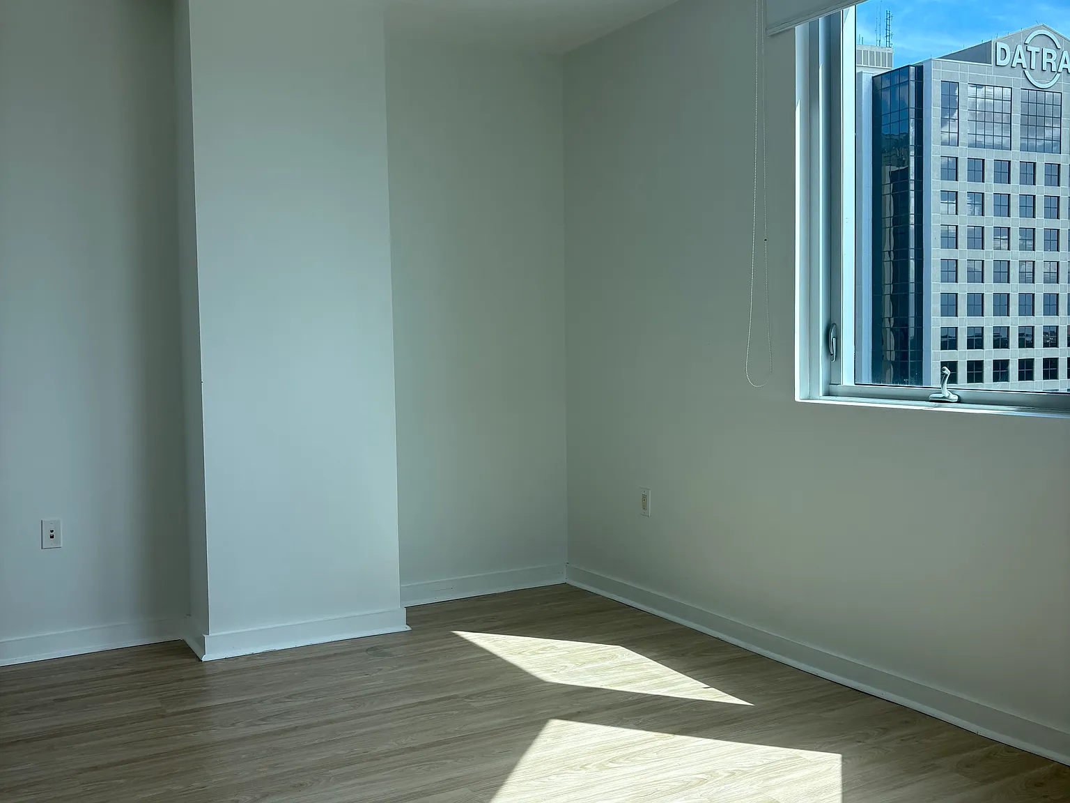 2 bed, 3100 sqft, $3,100 — Photo 2