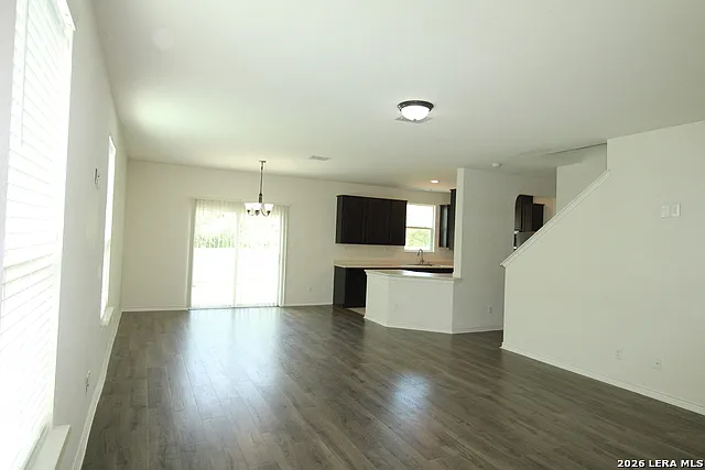 3 bed, 2.5 bath, 1925 sqft, $1,800 — Photo 3