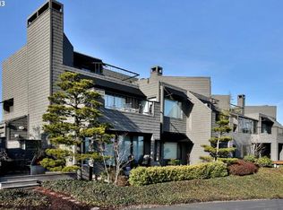 5820 SW Riverpoint Ln, Portland, OR 97239