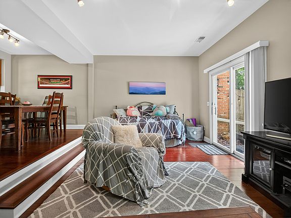 5th image of 120 Camelot Ct