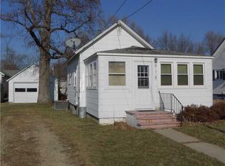 618 Commercial St, Central City, IA 52214