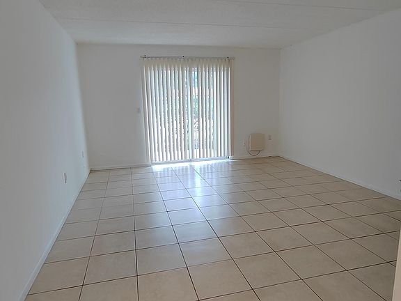 4th image of 2810 Somerset Park Dr #1-101-1