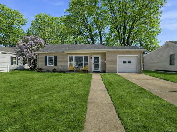 1419 Minnesota Ave, Marysville, MI 48040