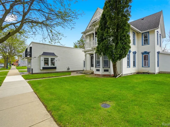 26249 E Huron River Dr, Flat Rock, MI 48134