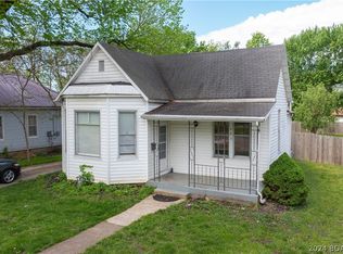 403 N Thurston St, Versailles, MO 65084