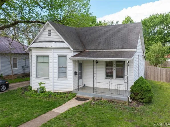 403 N Thurston St, Versailles, MO 65084