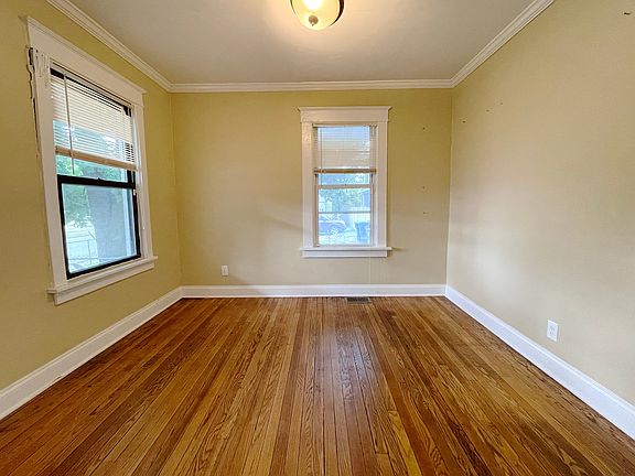 5th image of 943 New York St