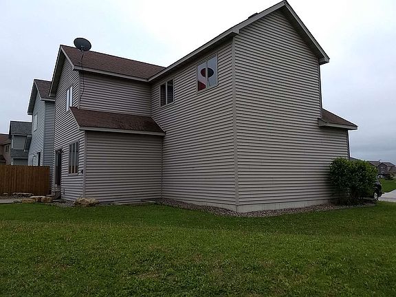 3rd image of 907 Breckenridge Dr