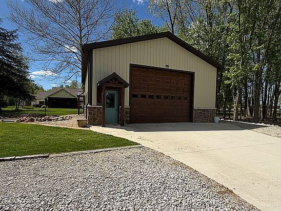 5th image of 21184 Fawn River Ct