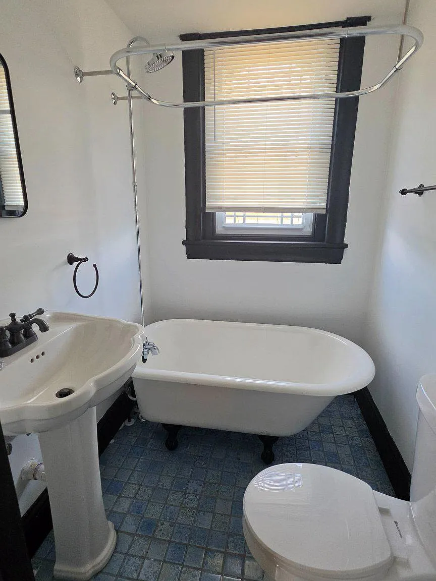 2 bed, 1.0 bath, 2412 sqft, $2,350 — Photo 4