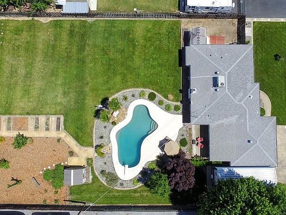 3rd image of 21962 Berkeley Dr