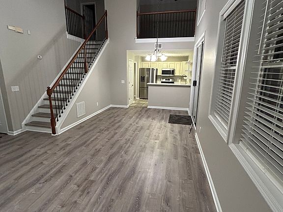 3rd image of 214 Manley Ct