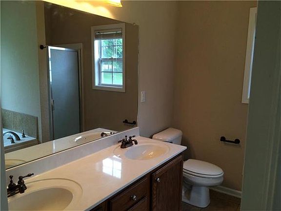 5th image of 1048 Freedom Dr