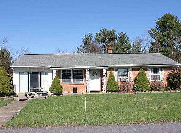 2nd image of 208 Circle Dr