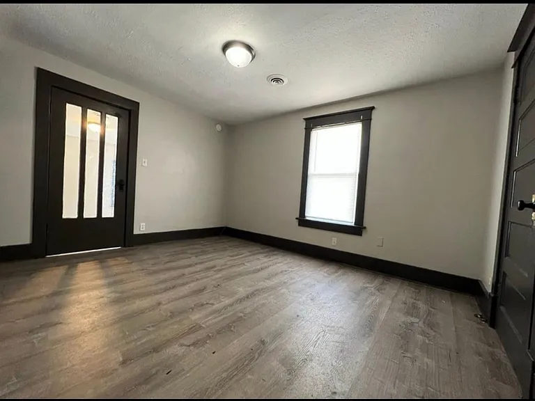 605 Linwood Ave #4 — Photo 4