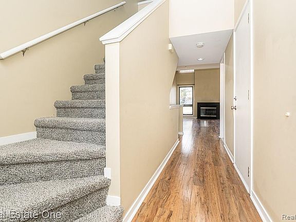 2nd image of 653 Glasgow Ct