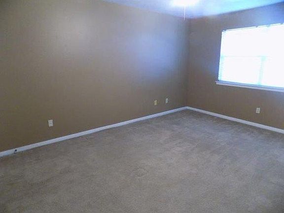 3rd image of 706 Navarro Dr
