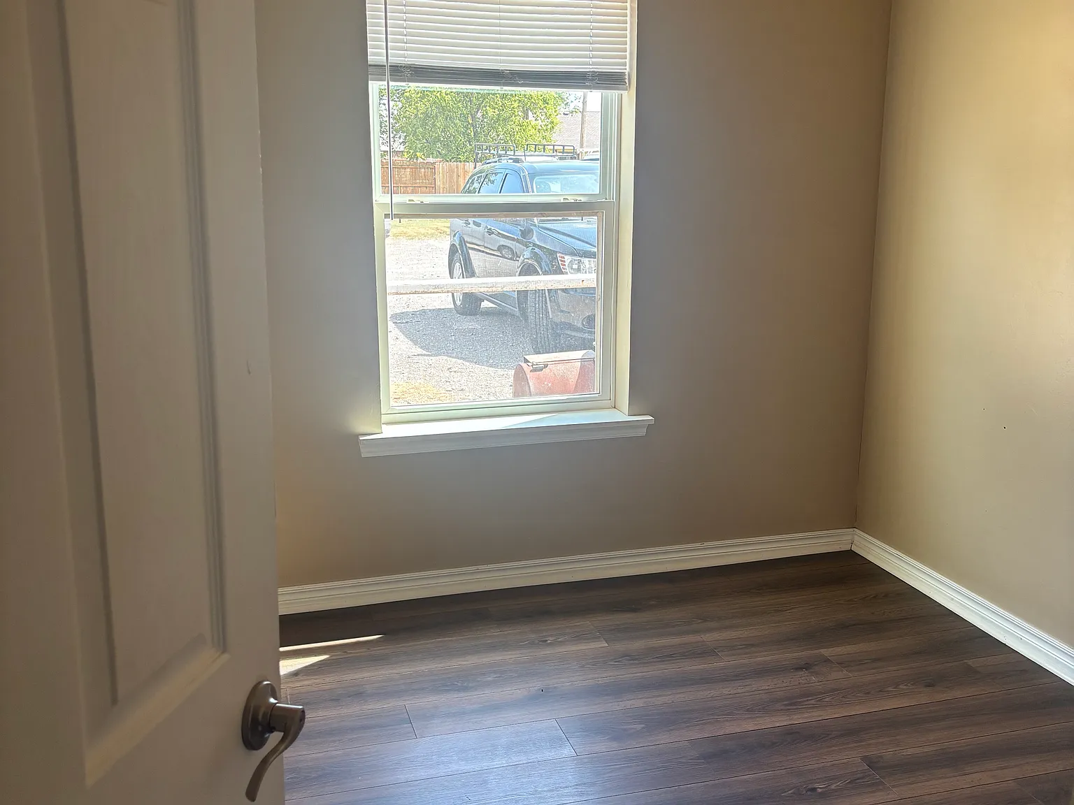 101 S 6th St — Photo 3