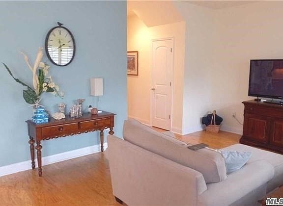 2nd image of 25 Lager Ln
