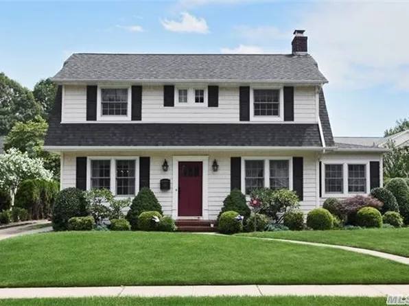 147 Wellington Rd, Garden City, NY 11530