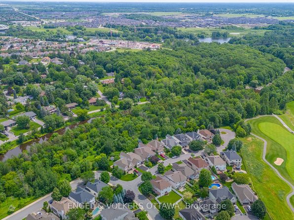 7 Knotwood Ct, Ottawa, ON K2J 5E5