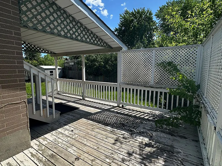 150 Ontario St S — Photo 14