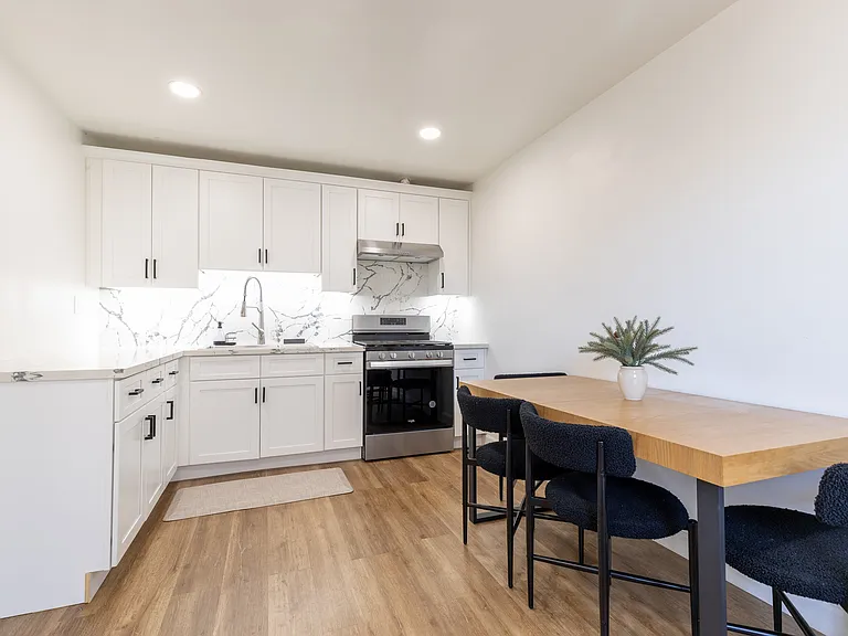 310 S D St — Photo 10