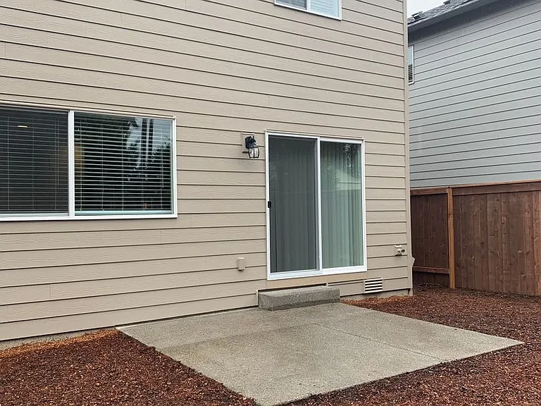 537 NE 138th Pl — Photo 36