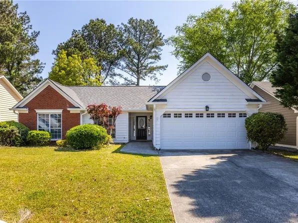 2110 Racquet Club Cir, Lawrenceville, GA 30043