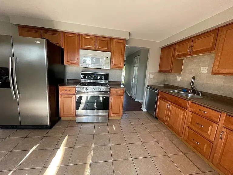 1210 Fairlane Dr — Photo 7