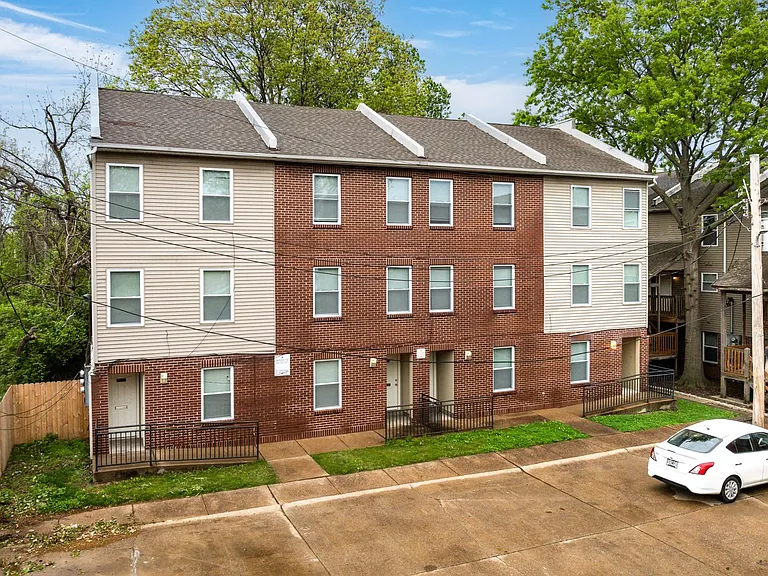 College Hill Apartments — Photo 11