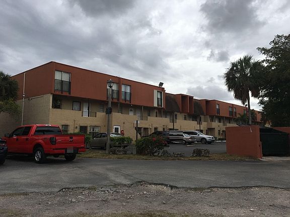 3rd image of 245 NW 109th Ave APT 204