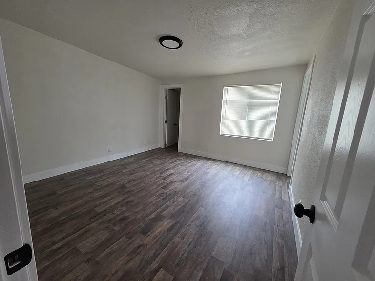 139 Ambrose Ave #A — Photo 10