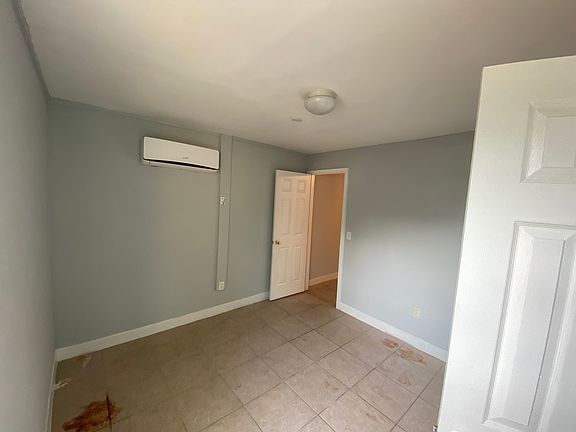 5th image of 819 Rosalia Dr
