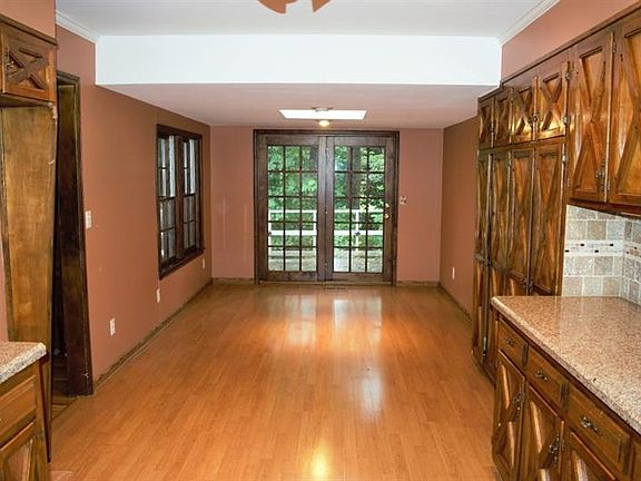 4th image of 820 Foxcroft Trl SE