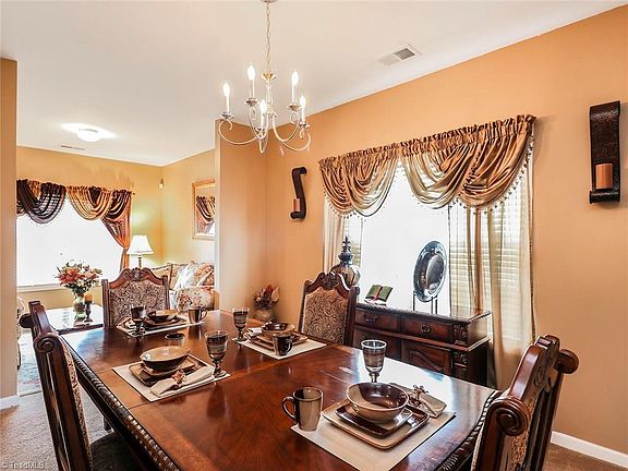 5th image of 7 Silverbrook Ct