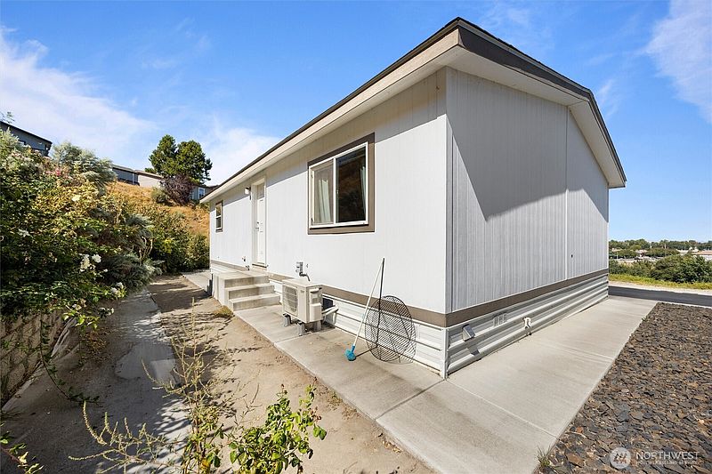 2nd image of 2443 Horizon View Lane