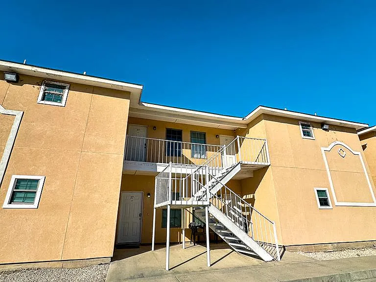 391 Riverside Dr — Photo 1