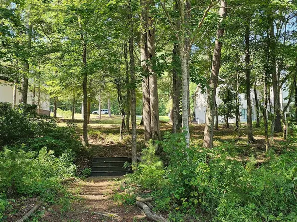 1212 N Edgewater Trl, Toccoa, GA 30577