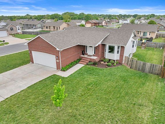 2nd image of 719 S Cherrywood Cir