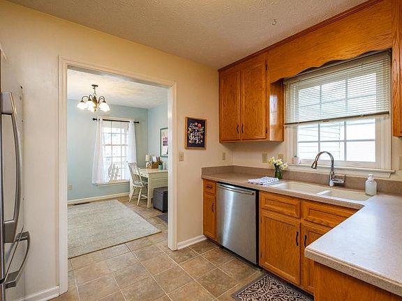 3rd image of 1720 Evergreen Dr