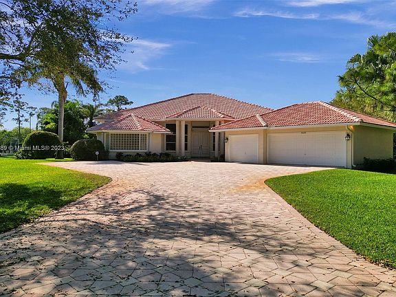 3rd image of 7020 NW 67th Ct