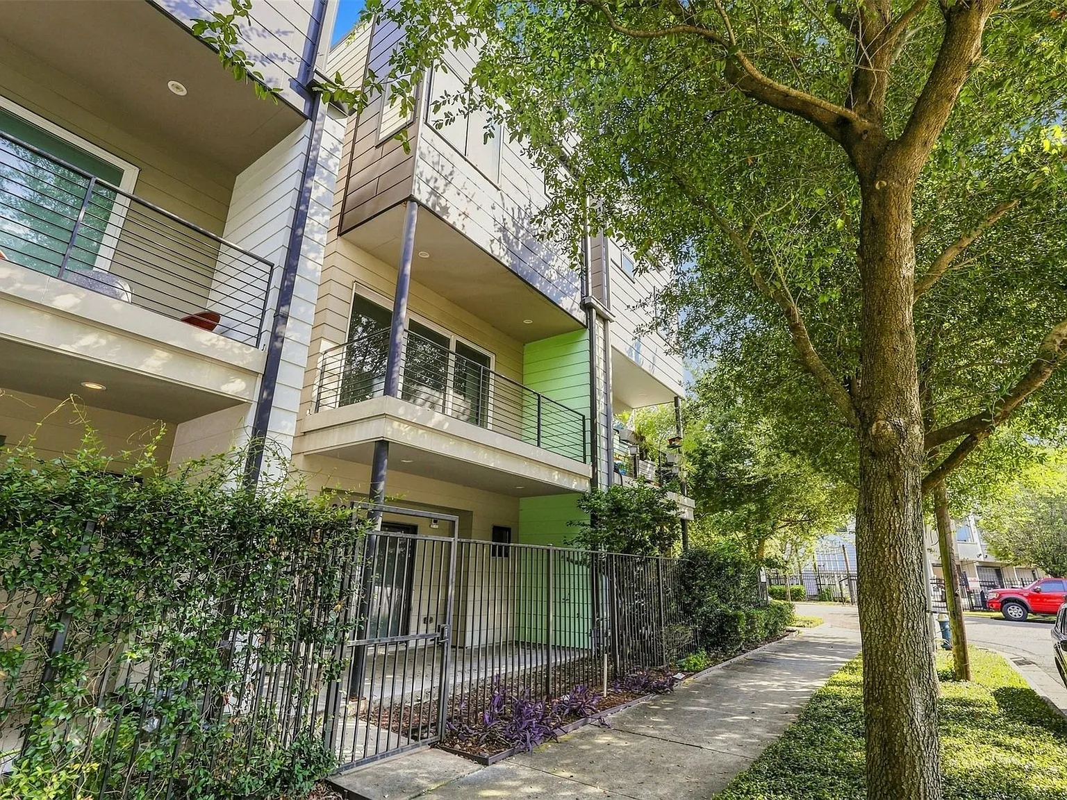 3 bed, 3.5 bath, 2227 sqft, $3,200 — Photo 1