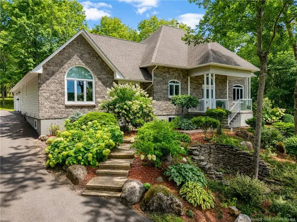 14 Carlisle Rd, Fredericton, NB E3G 7N2