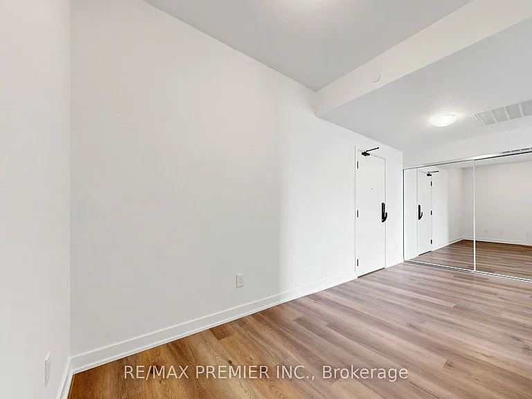 2075 Lakeshore Rd #2006 — Photo 4