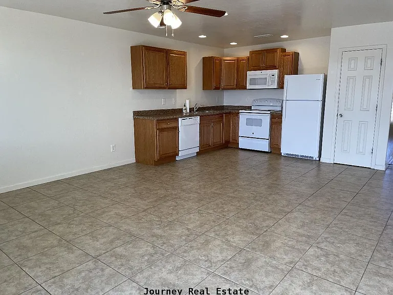 4469 N Miner Rd — Photo 3
