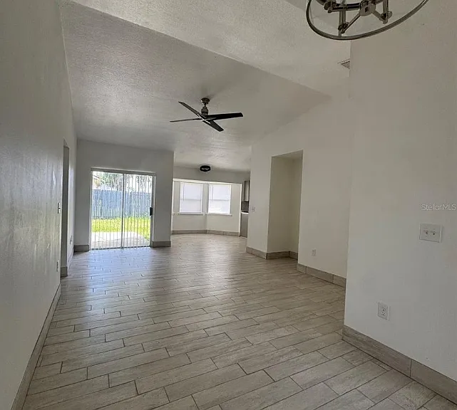 454 Cardinal Ct — Photo 4