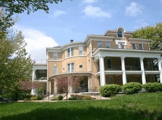 711 N Broadway St APT 310, Leavenworth, KS 66048