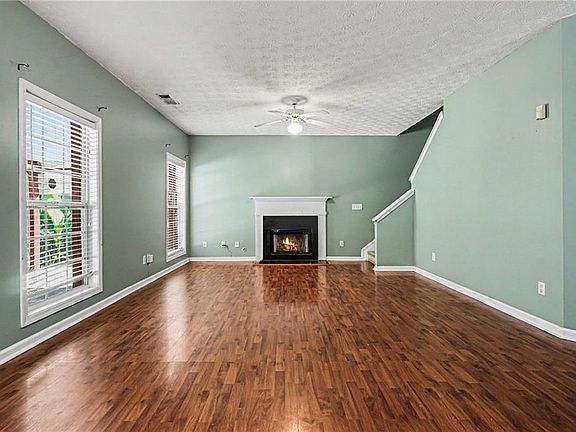 5th image of 375 Clairidge Ln